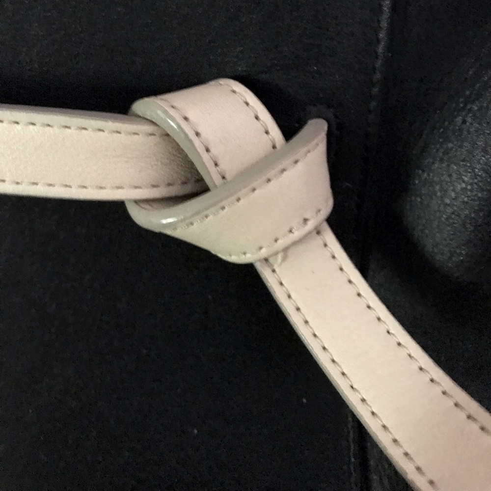 ✨ CELINE ✨ Bicolor Belt Bag - Black and Cream - Stunning and Timeless - Picture 6 of 12